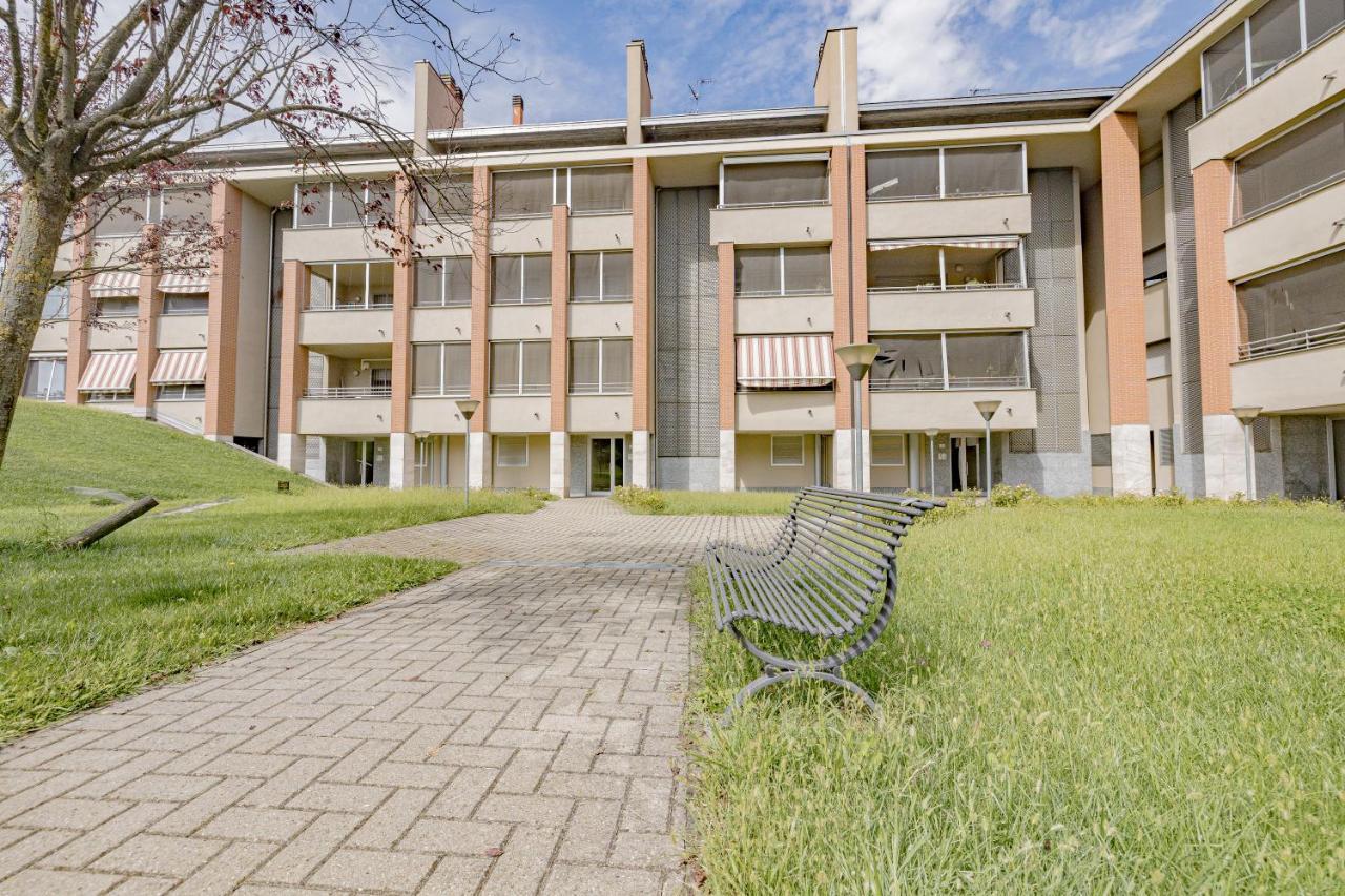 Milan Mchome Треццано-суль-Навільйо Екстер'єр фото